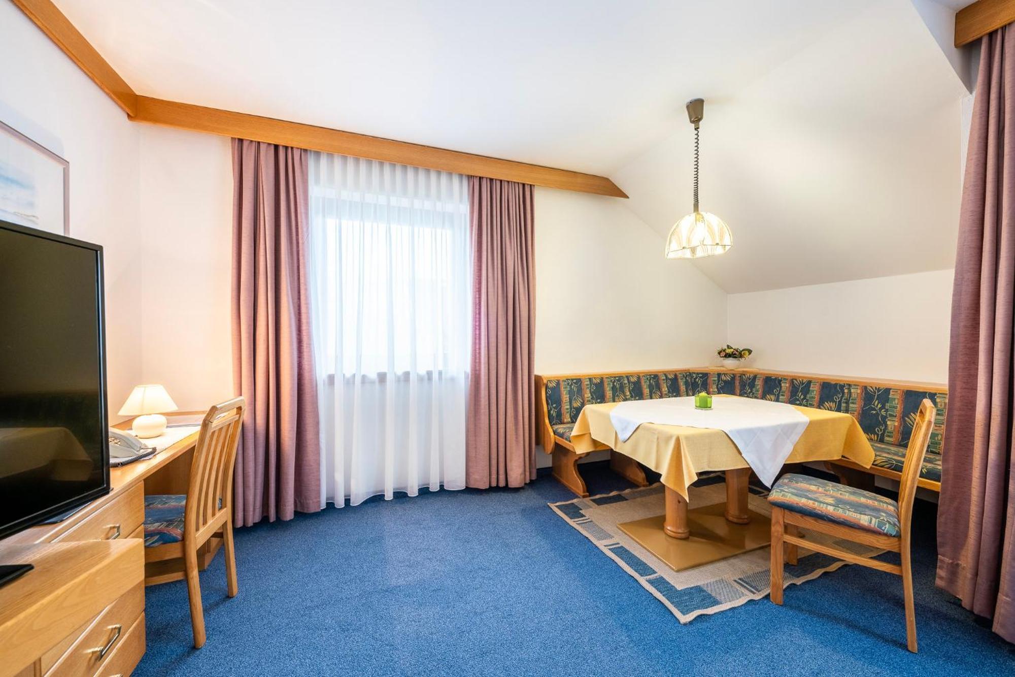 Fruehstueckspension-Appartementhaus Wasserer Bad Kleinkirchheim Exterior photo